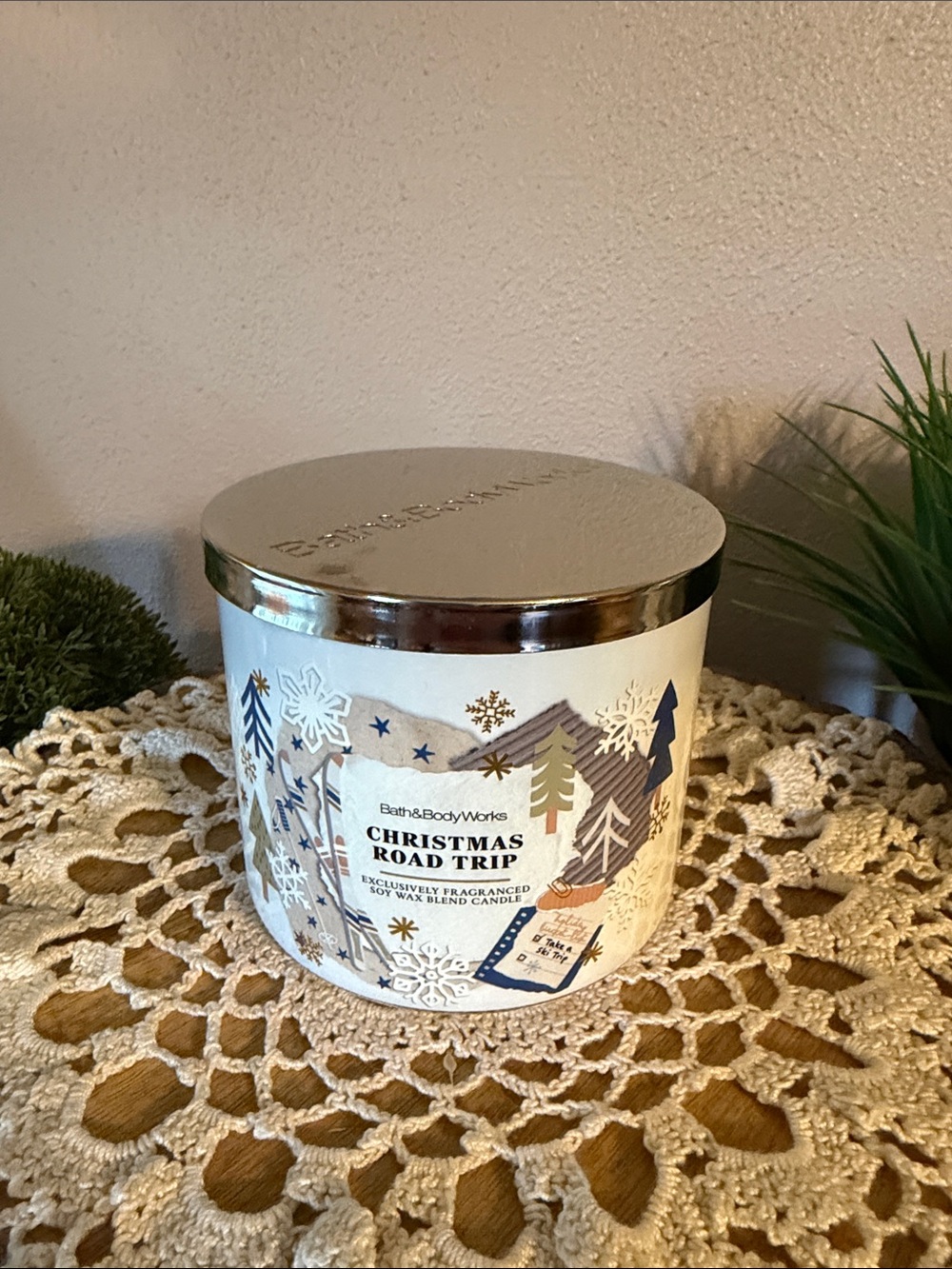 Bath & Body Works Christmas Road Trip Candle — White & Silver